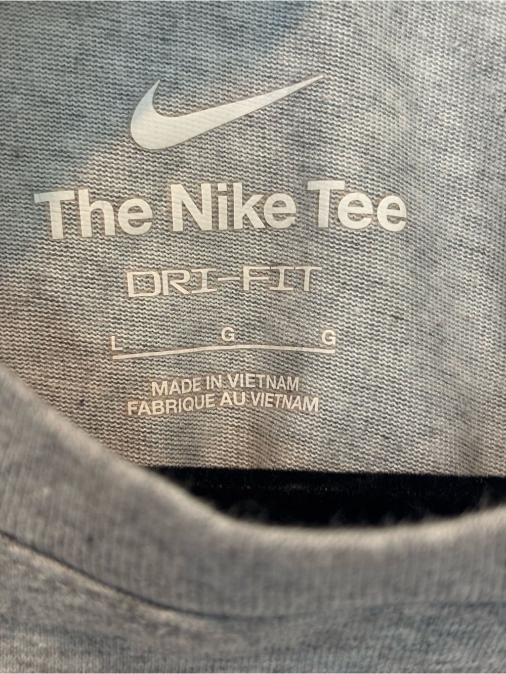 Nike Short Sleeve Graphic Tees in Red, White, Black - (4 Mediums) - Picture 13 of 16